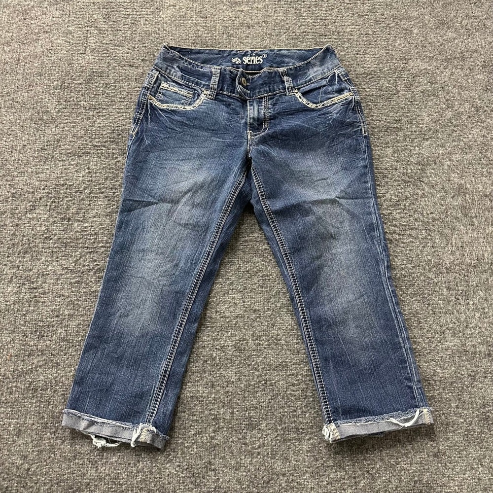 Short & Sexy Series 31 Capri Jeans Womens Size 7 Blue Denim Embroidered Raw Hem